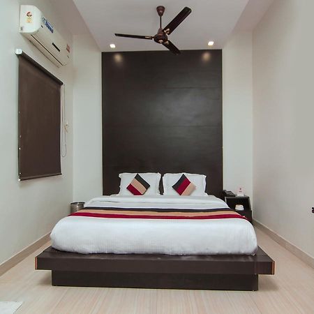 Oyo 1358 Hotel Crossroad لاكناو المظهر الخارجي الصورة