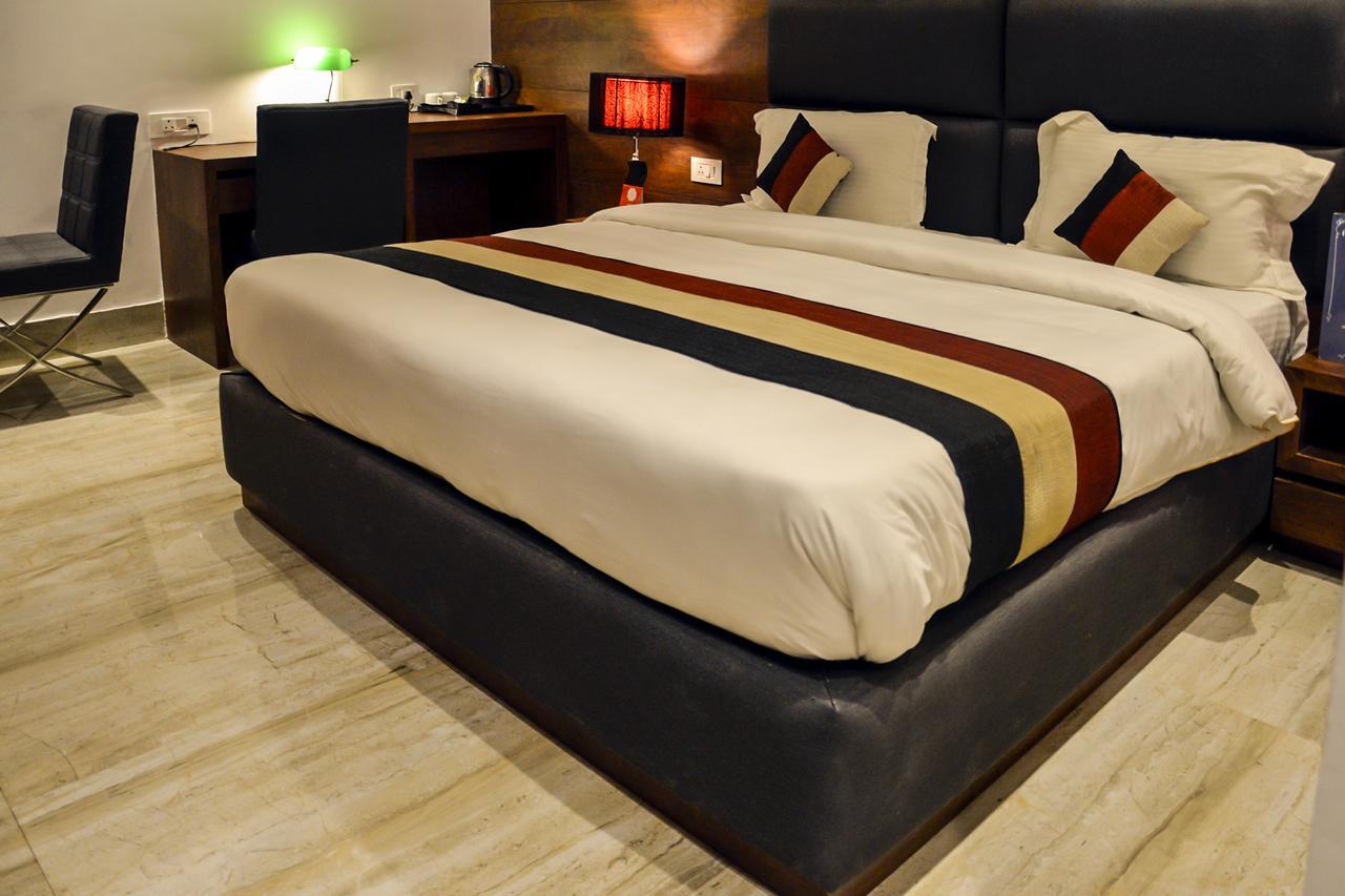 Oyo 1358 Hotel Crossroad لاكناو المظهر الخارجي الصورة