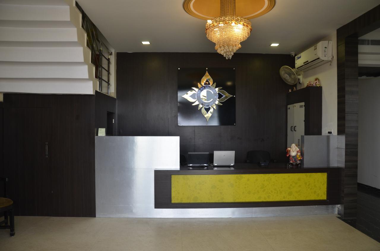 Oyo 1358 Hotel Crossroad لاكناو المظهر الخارجي الصورة