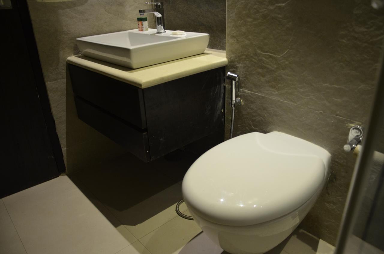 Oyo 1358 Hotel Crossroad لاكناو المظهر الخارجي الصورة
