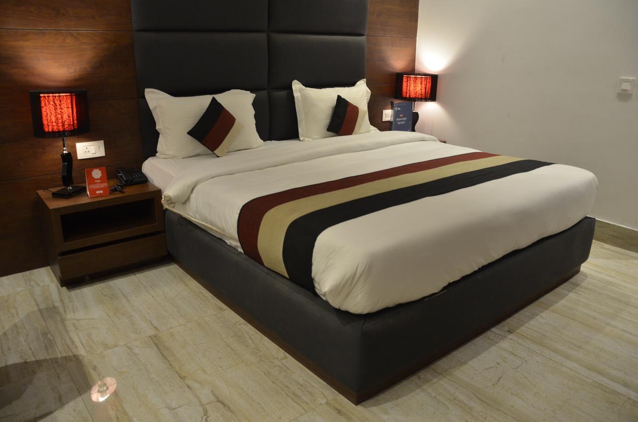 Oyo 1358 Hotel Crossroad لاكناو المظهر الخارجي الصورة