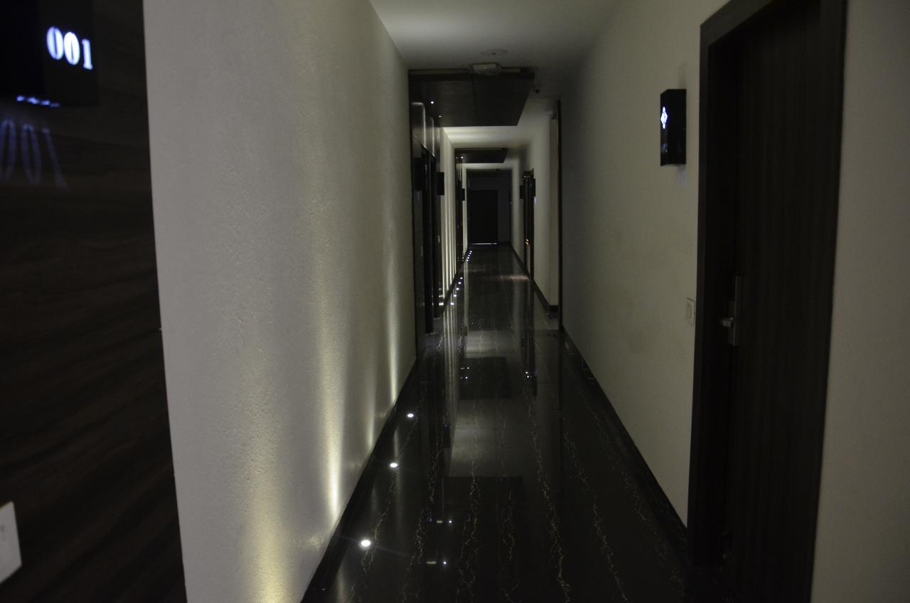 Oyo 1358 Hotel Crossroad لاكناو المظهر الخارجي الصورة