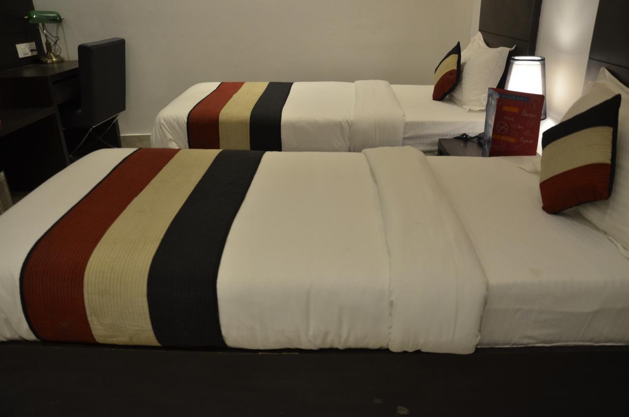 Oyo 1358 Hotel Crossroad لاكناو المظهر الخارجي الصورة