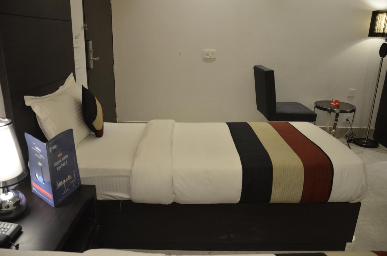 Oyo 1358 Hotel Crossroad لاكناو المظهر الخارجي الصورة