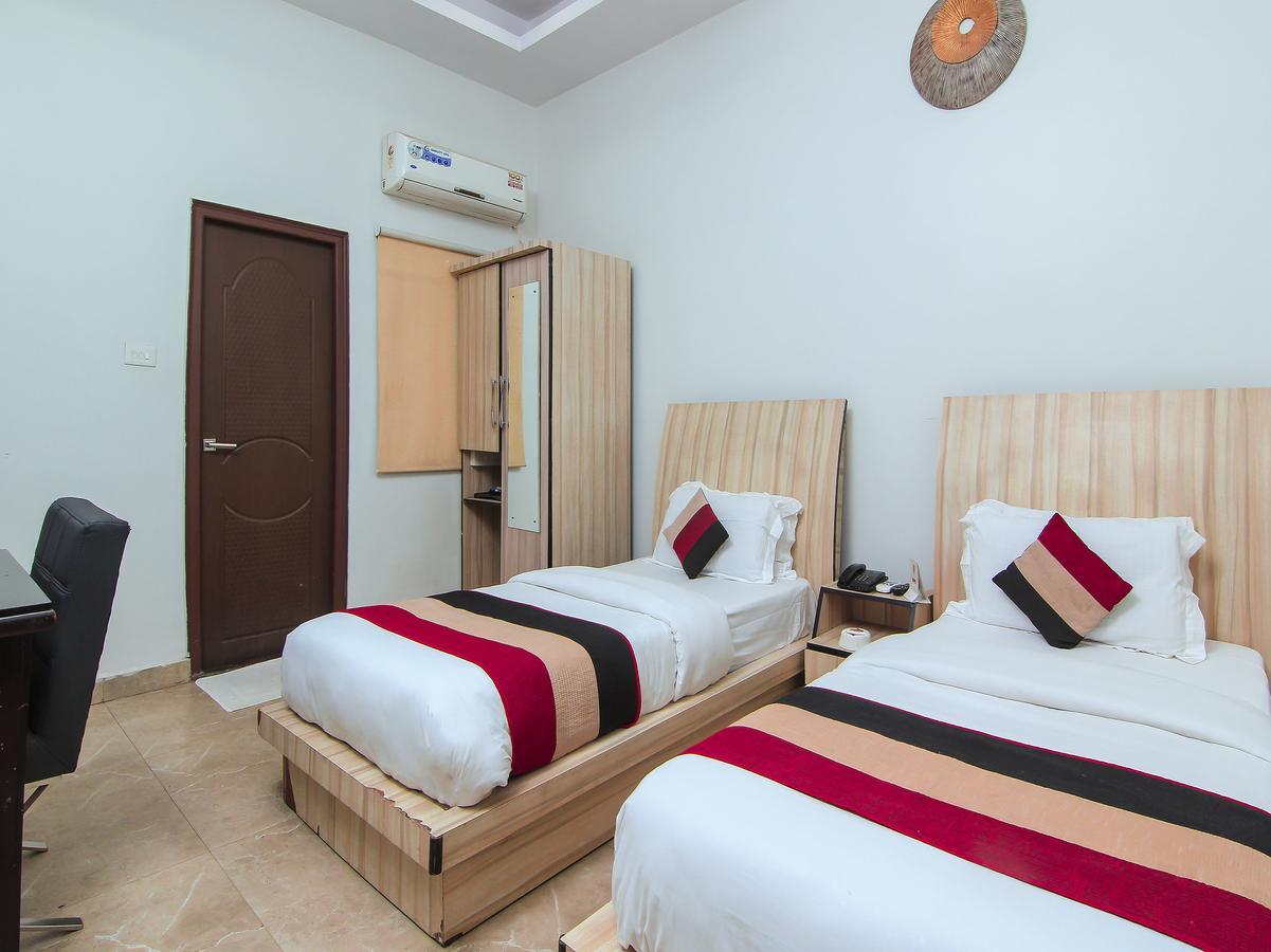 Oyo 1358 Hotel Crossroad لاكناو المظهر الخارجي الصورة