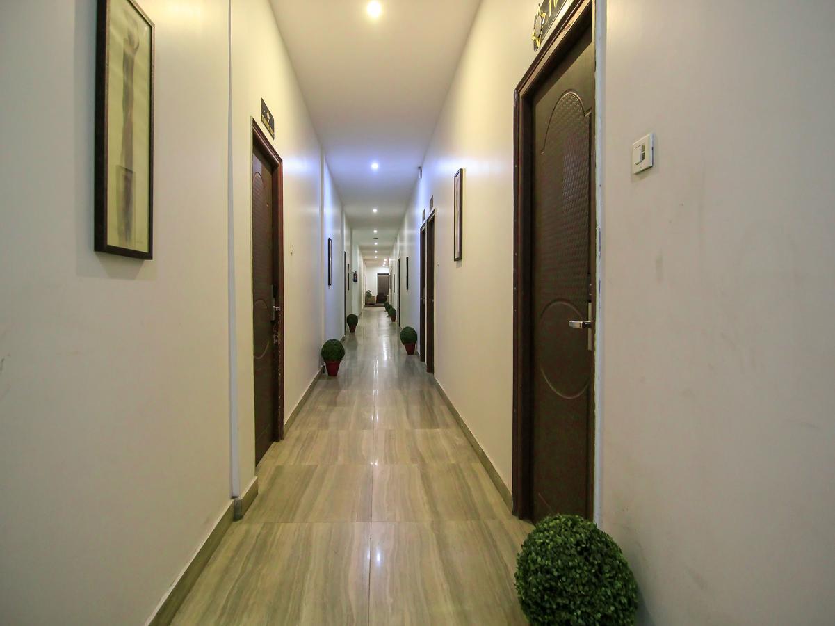 Oyo 1358 Hotel Crossroad لاكناو المظهر الخارجي الصورة