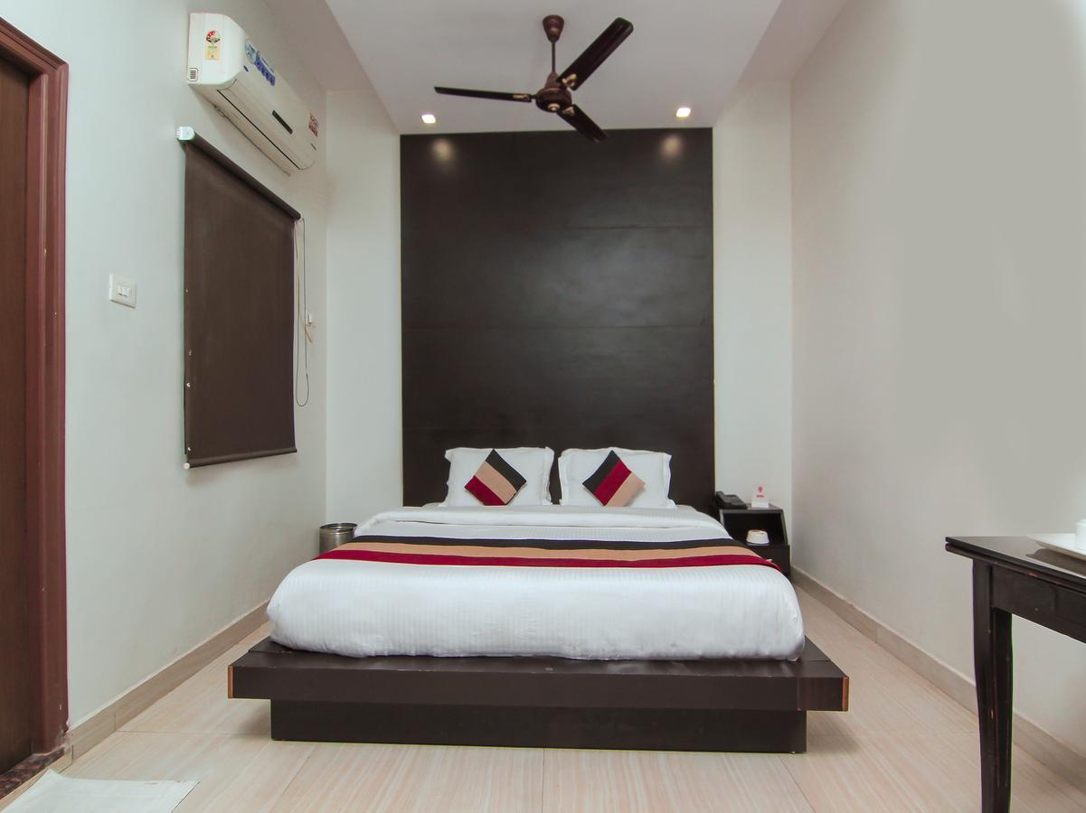Oyo 1358 Hotel Crossroad لاكناو المظهر الخارجي الصورة