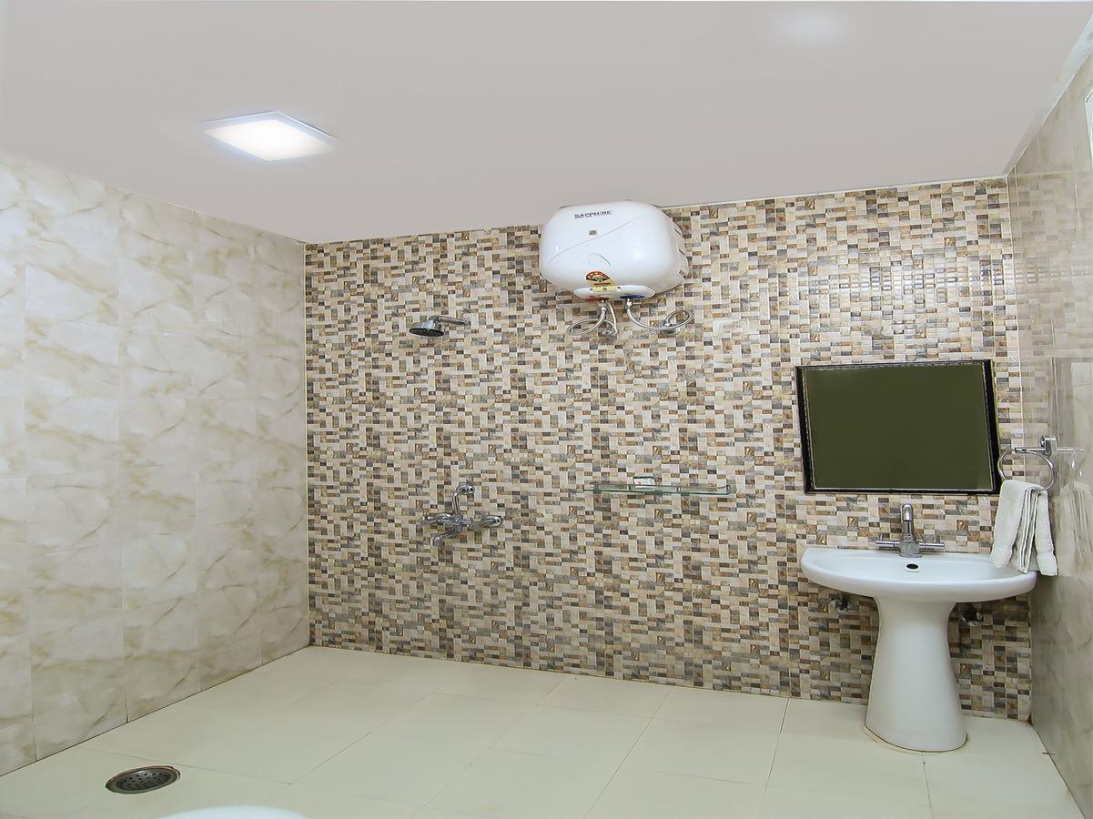 Oyo 1358 Hotel Crossroad لاكناو المظهر الخارجي الصورة