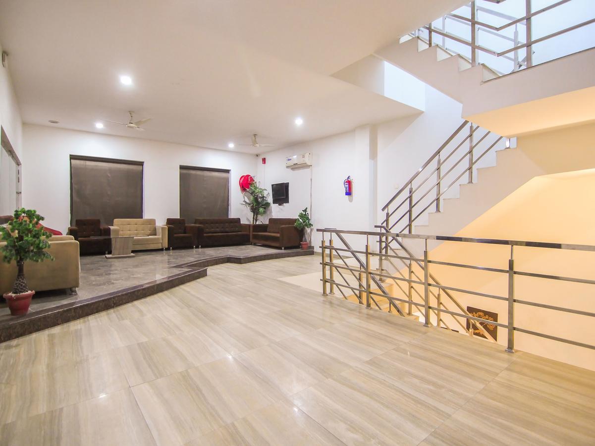 Oyo 1358 Hotel Crossroad لاكناو المظهر الخارجي الصورة