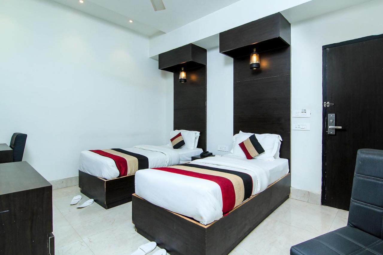 Oyo 1358 Hotel Crossroad لاكناو المظهر الخارجي الصورة