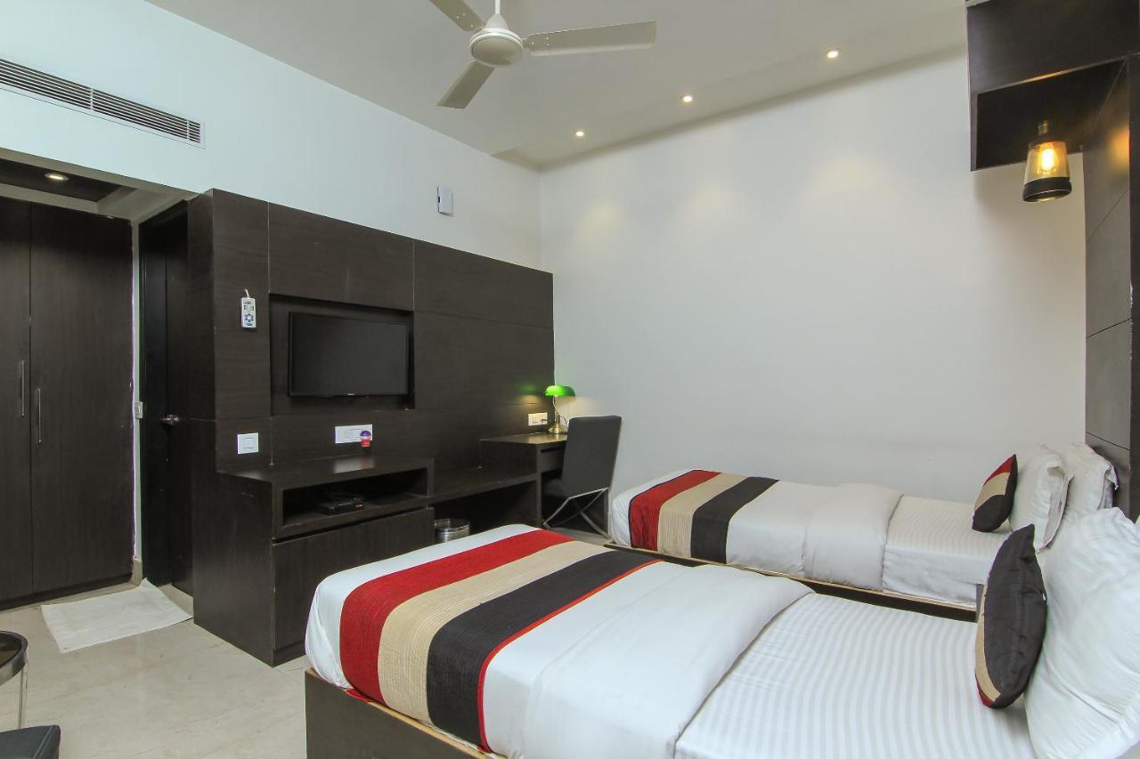 Oyo 1358 Hotel Crossroad لاكناو المظهر الخارجي الصورة