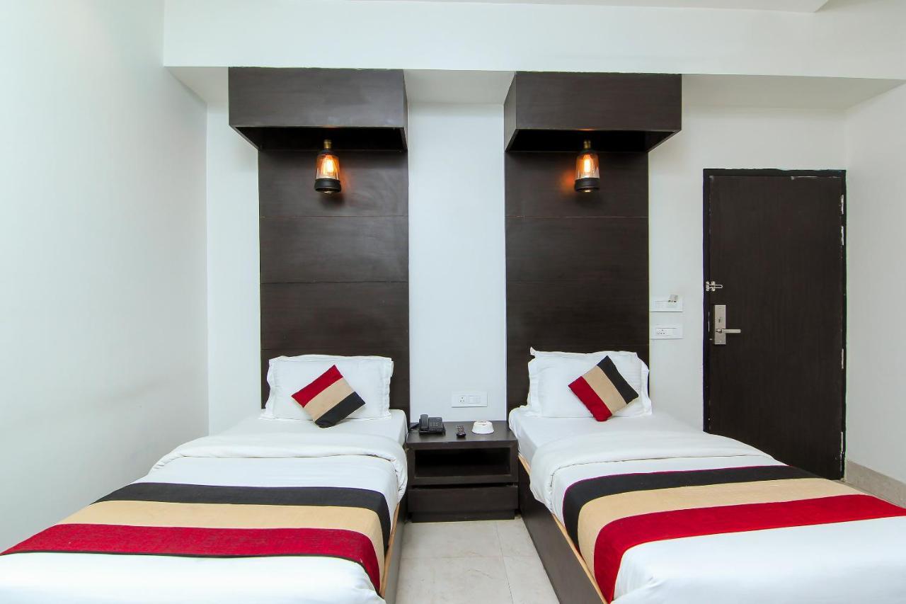 Oyo 1358 Hotel Crossroad لاكناو المظهر الخارجي الصورة
