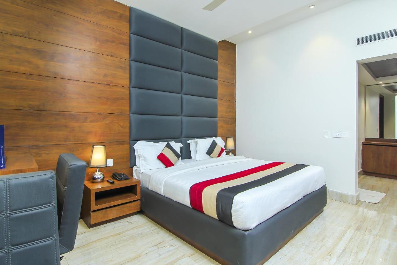 Oyo 1358 Hotel Crossroad لاكناو المظهر الخارجي الصورة
