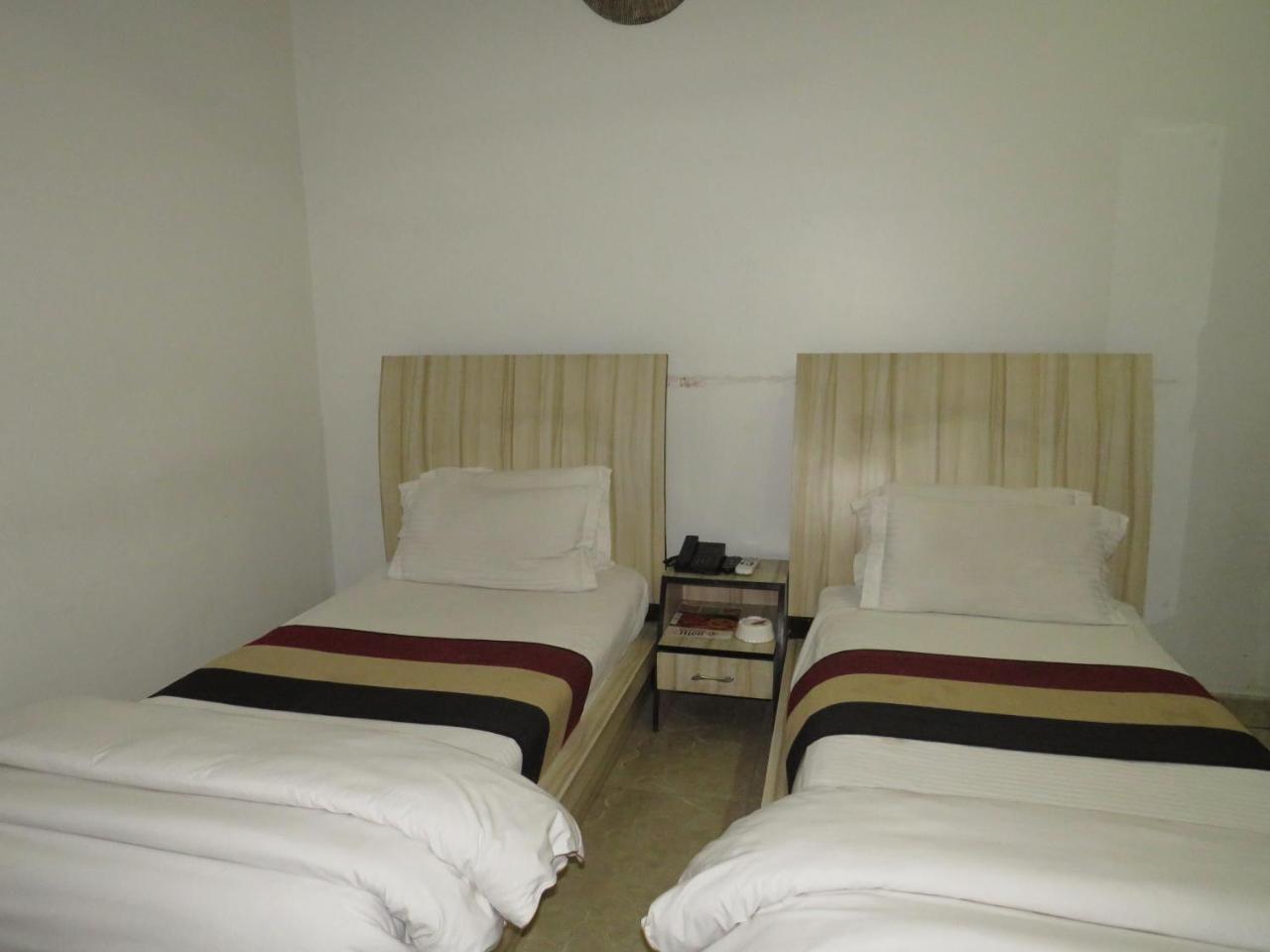 Oyo 1358 Hotel Crossroad لاكناو المظهر الخارجي الصورة